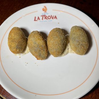 Cafe La Trova - Cocktail Bars Near Me - Miami, Florida