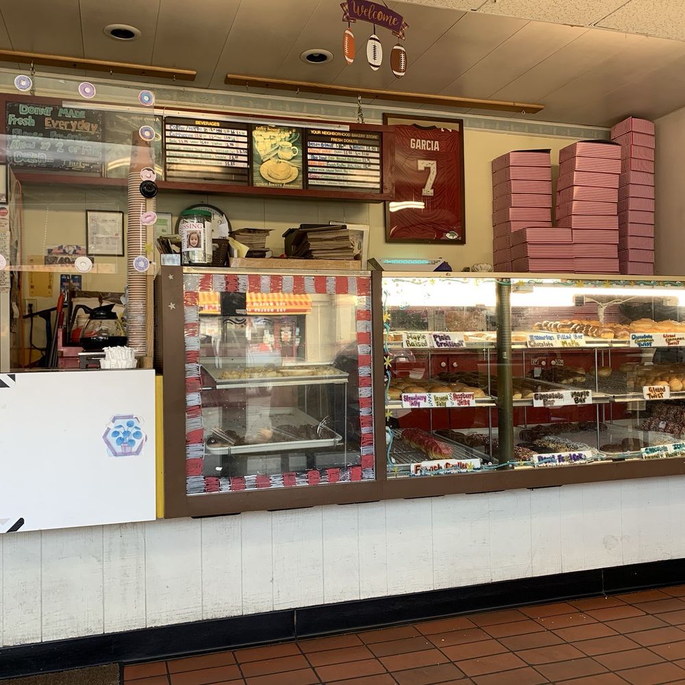 Gilroy Donut House - Counter with donuts - Donuts Near Me - Gilroy, California Gilroy Donut House - Counter with donuts - Donuts Near Me - Gilroy, California