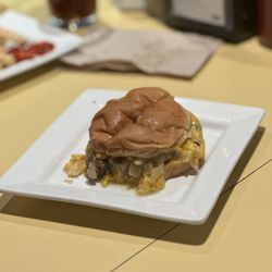 Solly's Grille - Super cheeseburger