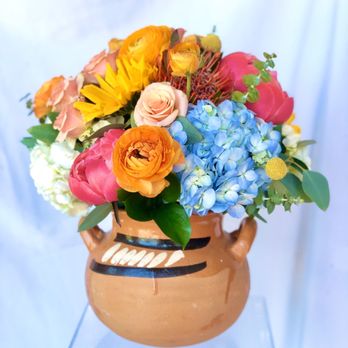 Casa De Flores - "Ollita" Mixed Arrangement with Peonies, Ranunculus, Protea, hydrangea, And Sunflowers - Florists Near Me - Brookshire, Texas Casa De Flores - "Ollita" Mixed Arrangement with Peonies, Ranunculus, Protea, hydrangea, And Sunflowers - Florists Near Me - Brookshire, Texas