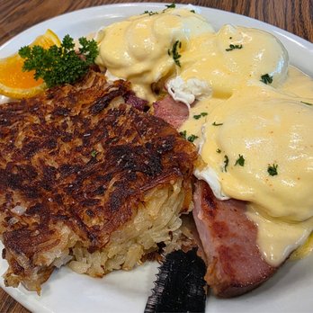 Roc & Sol Diner - Eggs Benedict features a thick cut ham steak - Diners Near Me - Sacramento, California Roc & Sol Diner - Eggs Benedict features a thick cut ham steak - Diners Near Me - Sacramento, California