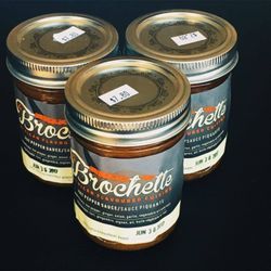 La Brochette - La Brochette's hot pepper sauce. It has a spicy,flavourful taste.