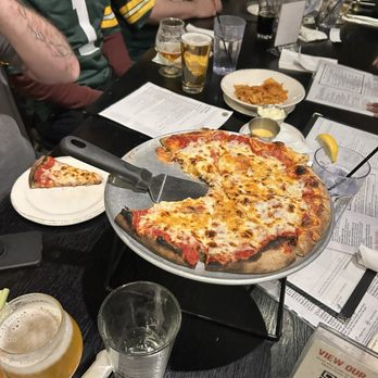 Half Day Brewing - Cheesy Pizza - Pubs Near Me - Lincolnshire, Illinois