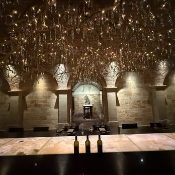 HALL Rutherford - Wine Tours Near Me - St. Helena, California