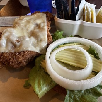 The Filling Station - Chicken Sandwich (crispy) - American Near Me - Eureka Springs, Arkansas