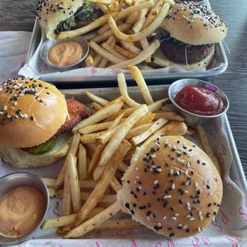 Parkside Eats - Plain Chicken sliders (front) Veggie Sliders (back) - Breakfast & Brunch Near Me - Metuchen, New Jersey