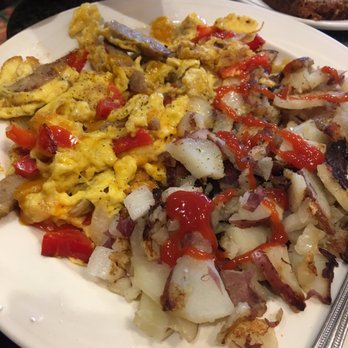 Gail's Carriage Inn - An Apple a day And some Chardonnay. Doctor says okay! -- a weekend's special. Good homestyle potato, sausages and eggs skillet. - Breakfast & Brunch Near Me - Des Plaines, Illinois