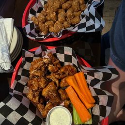 tots & wings