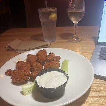 Applebee's Grill + Bar - Appetizer boneless wings with blue cheese - American Near Me - Savannah, Georgia Applebee's Grill + Bar - Appetizer boneless wings with blue cheese - American Near Me - Savannah, Georgia