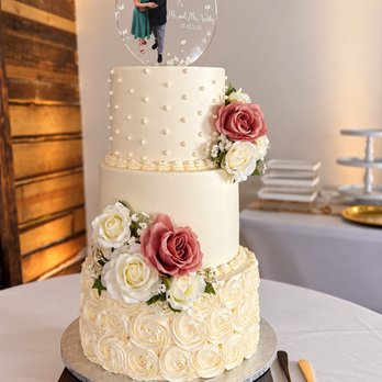 Berrylicious Cakes - Wedding cake . - Custom Cakes Near Me Berrylicious Cakes - Wedding cake . - Custom Cakes Near Me