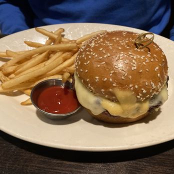 Weber Grill Restaurant - Gryuere cheese burger - Barbeque Near Me - Chicago, Illinois Weber Grill Restaurant - Gryuere cheese burger - Barbeque Near Me - Chicago, Illinois