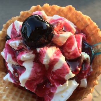 Stefano Covre - Eiscafe am Rhein: Wundertüte Amarena - Ice Cream & Frozen Yogurt Near Me - Wiesbaden, HE Stefano Covre - Eiscafe am Rhein: Wundertüte Amarena - Ice Cream & Frozen Yogurt Near Me - Wiesbaden, HE