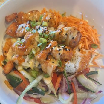 Jonathan's Grille - Firecracker Salmon Bowl - American Near Me - Mount Juliet, Tennessee