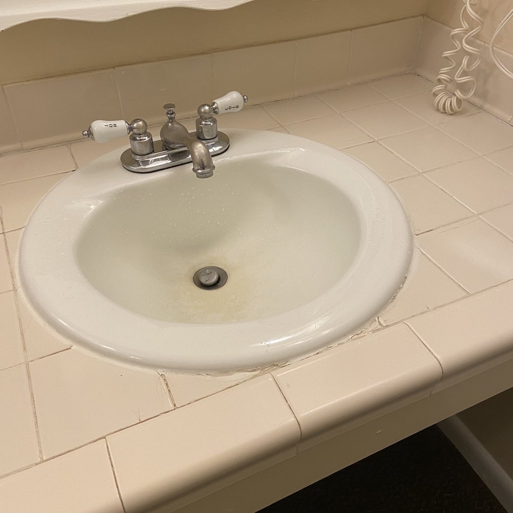 Homestead - Dirty/old sink - Hotels Near Me - Midway, Utah Homestead - Dirty/old sink - Hotels Near Me - Midway, Utah