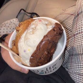 Hello Robin - Flourless chocolate cookie, chocolate chip cookie, and cake batter ice cream! - Bakeries Near Me - Seattle, Washington