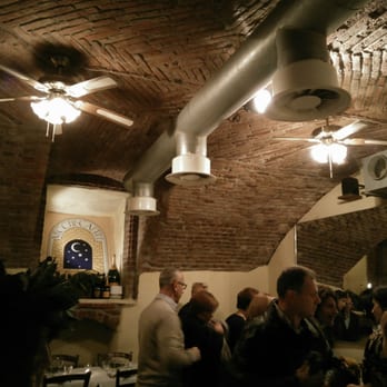 Ronchi 78 - La sala al piano inferiore - Italian Near Me - Milan, Michigan Ronchi 78 - La sala al piano inferiore - Italian Near Me - Milan, Michigan