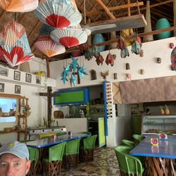 Restaurant Mestizo - Hanging fixtures from the ceiling