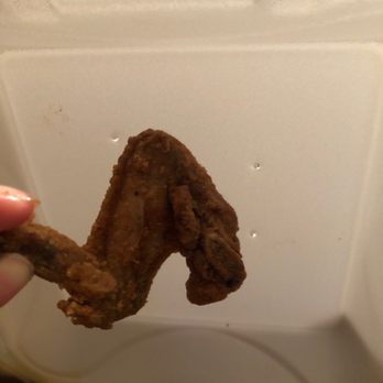Simplee Deelicious - Not even a full wing very upset no seasoning on anything and Mac and cheese isn't fully done - Soul Food Near Me - Columbus, Ohio