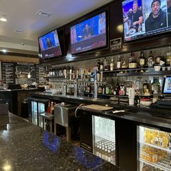 Briquettes Steakhouse - Bar area