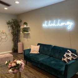 Honeybrow - Waiting area