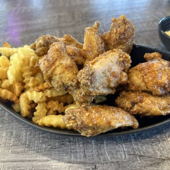 Pholuscious - House special chicken wings appetizer - Vietnamese Near Me - Huntington Beach, California Pholuscious - House special chicken wings appetizer - Vietnamese Near Me - Huntington Beach, California