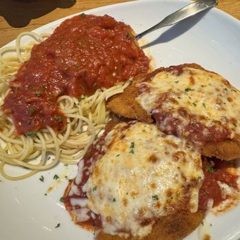 Olive Garden Italian Restaurant - Chicken Parmigiana - Italian Near Me - Winter Haven, Florida
