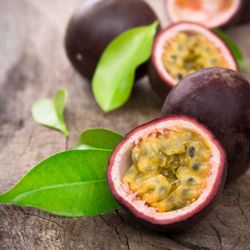 Passion fruit has anti-inflammatory and analgesic effects, promotes blood circulation, strengthens body fat, lowers blood pressure.