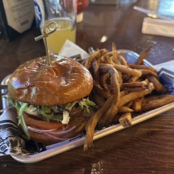 Derailed Taphouse - Taphouse Burger - American Near Me - East Stroudsburg, Pennsylvania