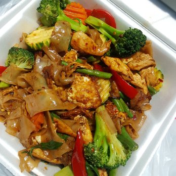 Noodle Express - Pad kee mao w/ chicken (drunken noodles) - Thai Near Me - Fresno, California Noodle Express - Pad kee mao w/ chicken (drunken noodles) - Thai Near Me - Fresno, California