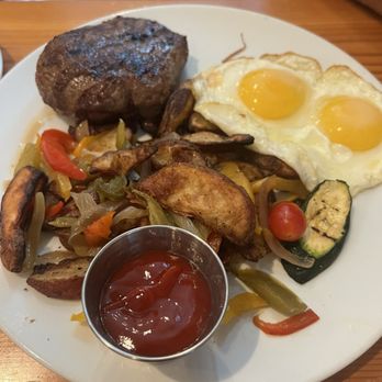 Grays Restaurant & Bar - Steak and Eggs   This wasn't on the menu but they made it! - Breakfast & Brunch Near Me - Vancouver, Washington