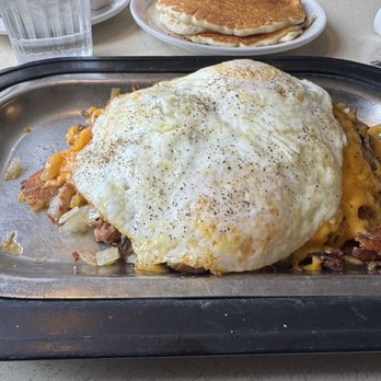 Benny's Café - Corn beef hash skillet - New American Near Me - Milwaukee, Wisconsin