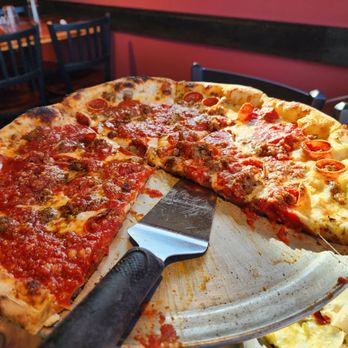 Vincitori Apizza - 1985 pie - Pizza Near Me - Niantic, Connecticut