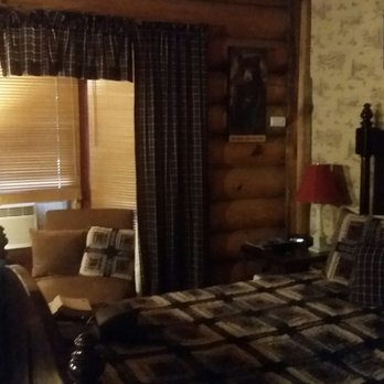 Eagle's Nest Bed & Breakfast - Hallelujah Room at the main house - Big Bear Lake, CA