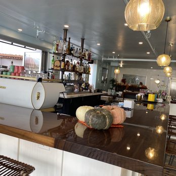 Cody's La Jolla - Bar area - Breakfast & Brunch Near Me - La Jolla, California