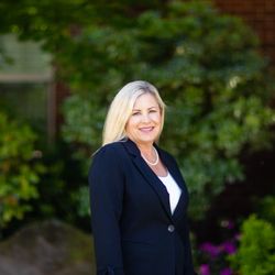 Michelle Halldorson-RE/MAX Gold - Michelle Halldorson, Realtor