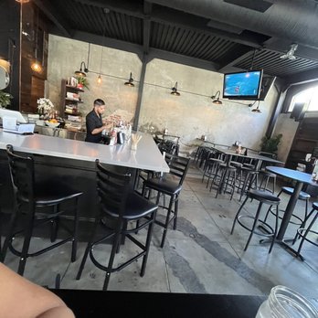 Smith & Kings - Bartender/Server - Cocktail Bars Near Me - Honolulu, Hawaii