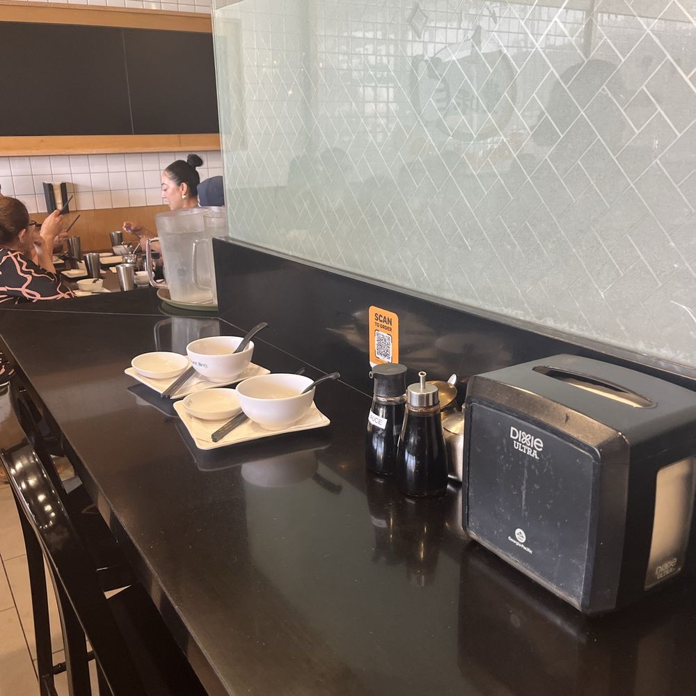 Thumbling - Staring at the wall - Shanghainese Near Me - West Covina, California