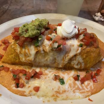 Los Agaves Mexican Restaurant - Chicken Crema Burrito   10/10 and huge portion too! It's a must for me! - Mexican Near Me - Belfair, Washington