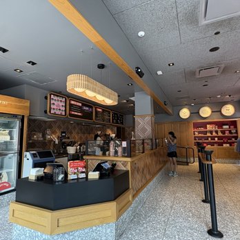 Salt & Straw - Interior - Ice Cream & Frozen Yogurt Near Me - New York, New York Salt & Straw - Interior - Ice Cream & Frozen Yogurt Near Me - New York, New York