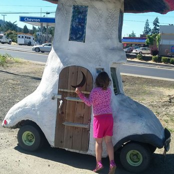 Ruff Day Lattes - Rough day lattes is behind Dutch rose right next to the mushroom Oregon store - Coffee & Tea Near Me - Sutherlin, Oregon