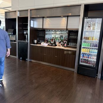 Air Canada Café - Gate C50 - Free bar, pour yourself a cheap drink?! - Airport Lounges Near Me - Richmond, British Columbia Air Canada Café - Gate C50 - Free bar, pour yourself a cheap drink?! - Airport Lounges Near Me - Richmond, British Columbia