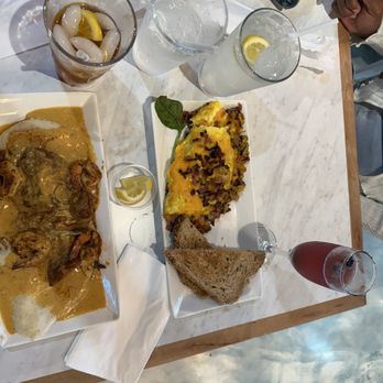 Kiss My Gritz - Catfish shrimp grits, omelette with cheese, vegetables, turkey, bacon, sweet tea, water - Coffee & Tea Near Me - Fairburn, Georgia