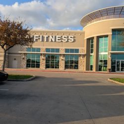 LA Fitness - Entrance