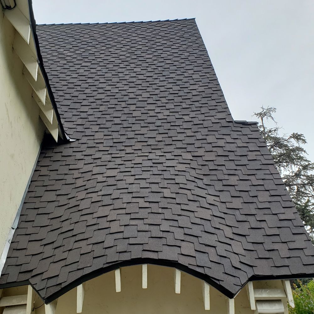 Slide of A&M Roofing