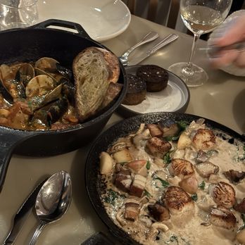 Scales - Scallops and mussels - Seafood Near Me - Portland, Maine Scales - Scallops and mussels - Seafood Near Me - Portland, Maine