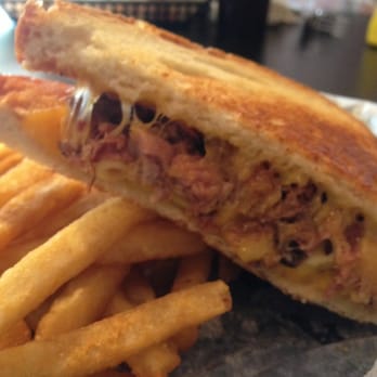 Knuckleheads - Cross section of the pulled pork and mac 'n cheese melt. - New American Near Me - Wallingford, Connecticut