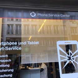 Phone Service Center - Hier wird schon gearbeitet.  They are already working here.