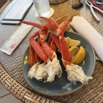 The Buffet At Hyatt - Snow crab! Came with lots of lemon and butter too - Buffets Near Me - Honolulu, Hawaii The Buffet At Hyatt - Snow crab! Came with lots of lemon and butter too - Buffets Near Me - Honolulu, Hawaii