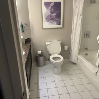 Hilton Long Beach - Dated bathroom - Hotels Near Me - Long Beach, California Hilton Long Beach - Dated bathroom - Hotels Near Me - Long Beach, California