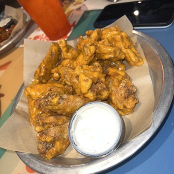 Hooters - Mild wings (Hooters Original Style Wings) - American Near Me - Orlando, Florida